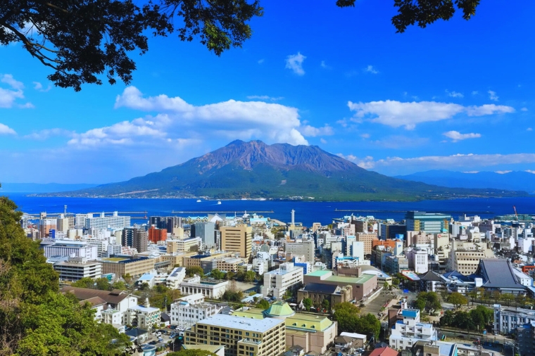 從鹿兒島城山展望台眺望市區與櫻島