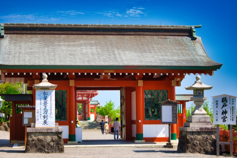 日南海岸鵜戶神宮的朱紅色神門