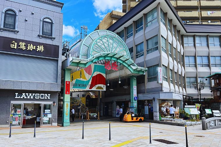 道後溫泉街入口與周邊街景